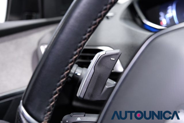PEUGEOT 5008 usata, con Touch screen