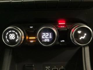 RENAULT Captur usata, con Hill holder