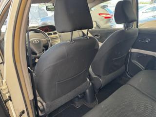 TOYOTA Yaris usata 18