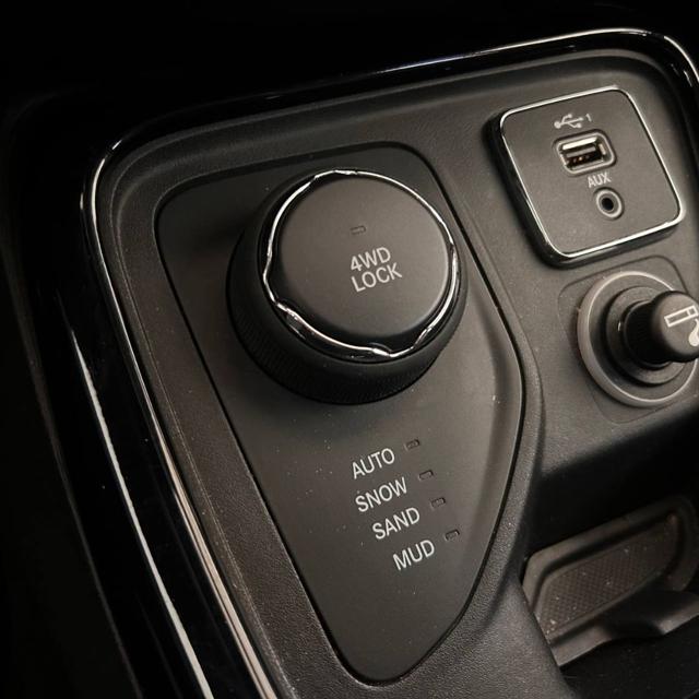 JEEP Compass usata, con Sedile posteriore sdoppiato