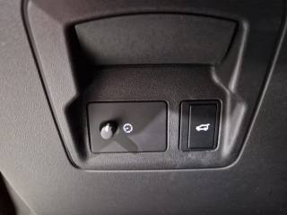 LAND ROVER Range Rover Velar usata, con Luci diurne LED