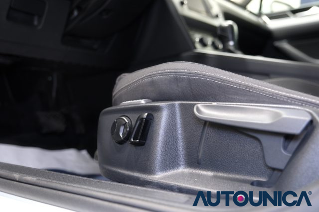 VOLKSWAGEN Passat Variant usata, con USB