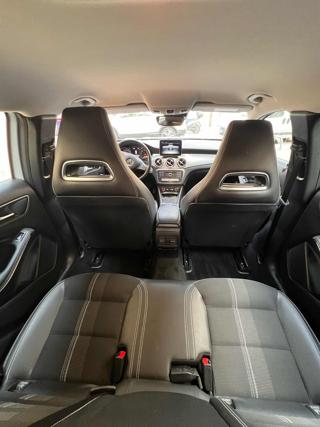 MERCEDES-BENZ GLA 180 usata, con Autoradio digitale