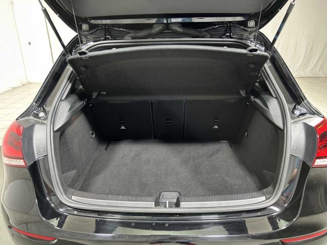 MERCEDES-BENZ A 180 usata, con Sedile posteriore sdoppiato