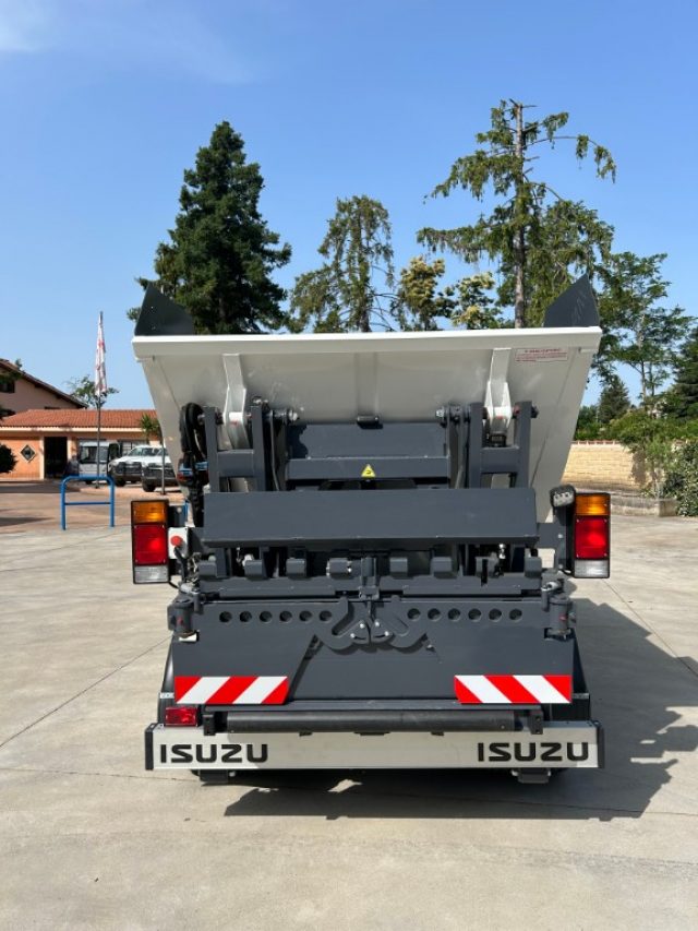 ISUZU M27 usata, con Controllo trazione