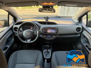 TOYOTA Yaris usata, con Fari LED