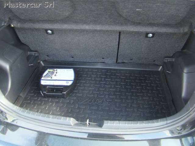 TOYOTA Yaris usata, con Sedile posteriore sdoppiato