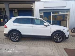 VOLKSWAGEN Tiguan usata, con Autoradio