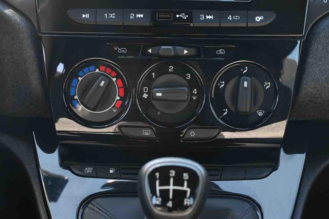 LANCIA Ypsilon usata, con Autoradio digitale