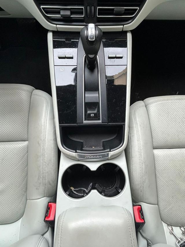 PORSCHE Macan usata, con Autoradio digitale