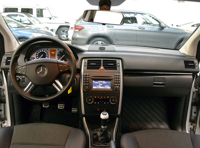 MERCEDES-BENZ B 180 usata, con Alzacristalli elettrici