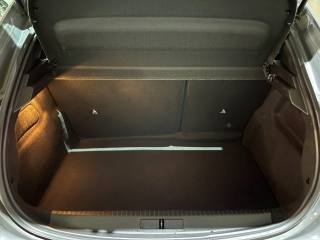 PEUGEOT 208 usata, con Sedile posteriore sdoppiato