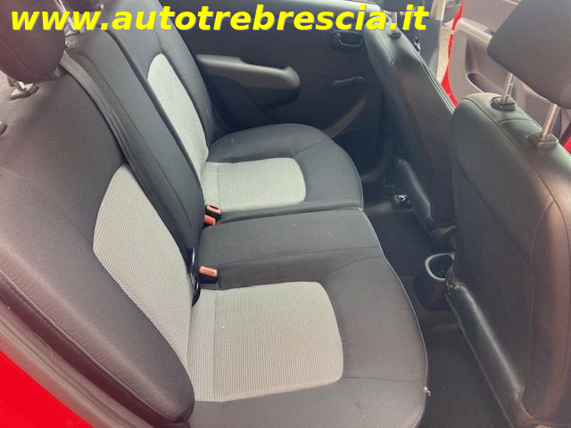 HYUNDAI i10 usata 12