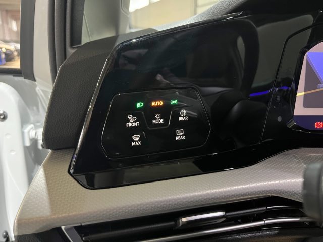 VOLKSWAGEN Golf usata, con Touch screen