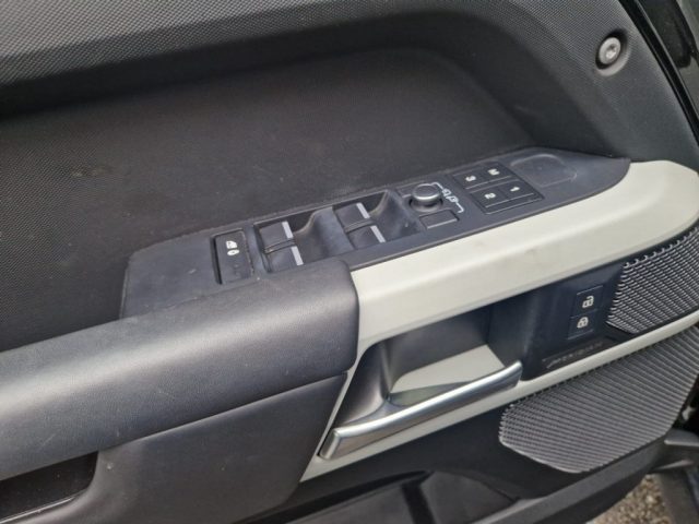 LAND ROVER Defender usata, con Controllo trazione