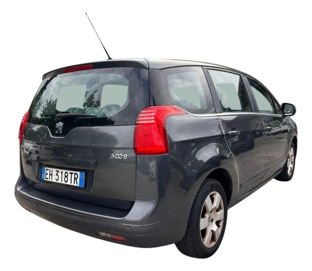 PEUGEOT 5008 usata, con Airbag
