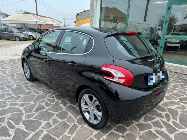 PEUGEOT 208 usata, con Autoradio