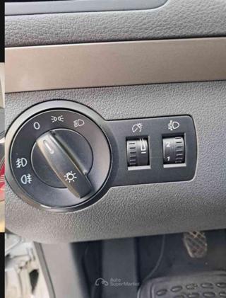 VOLKSWAGEN Touran usata 18