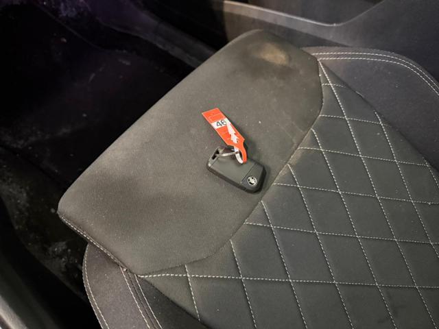 SKODA Karoq usata, con Sedile posteriore sdoppiato