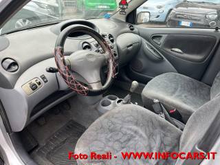 TOYOTA Yaris usata, con Luci diurne