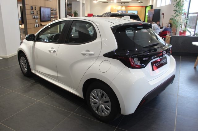 TOYOTA Yaris usata 21