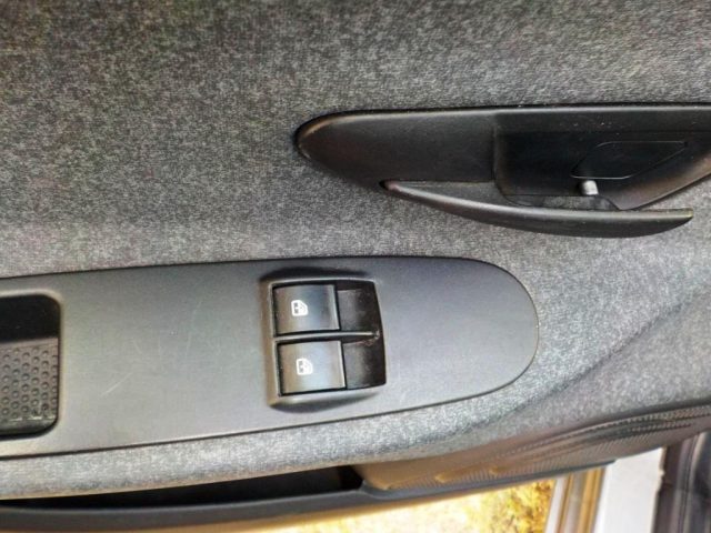 LANCIA Ypsilon usata, con Hill holder