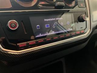 VOLKSWAGEN up! usata, con Autoradio digitale