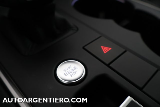 VOLKSWAGEN Touareg usata, con Leve al volante