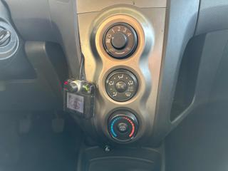 TOYOTA Yaris usata 29