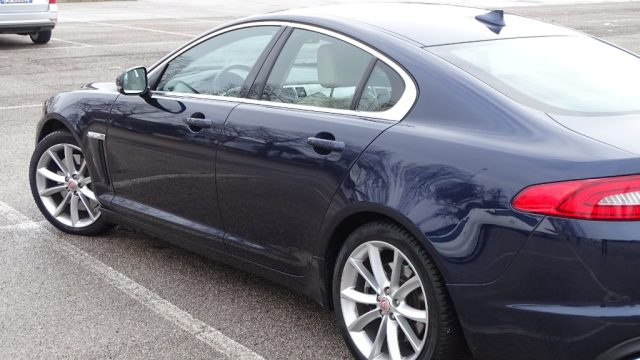 JAGUAR XF usata, con Sensori di parcheggio posteriori