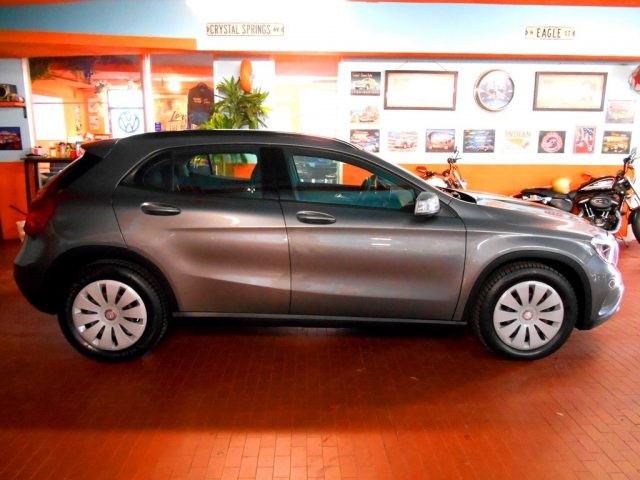MERCEDES-BENZ GLA 180 usata, con Chiusura centralizzata