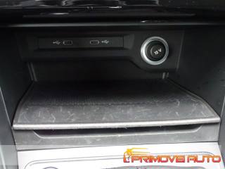 VOLKSWAGEN Touran usata, con Autoradio digitale