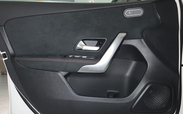 MERCEDES-BENZ A 35 AMG usata, con Autoradio