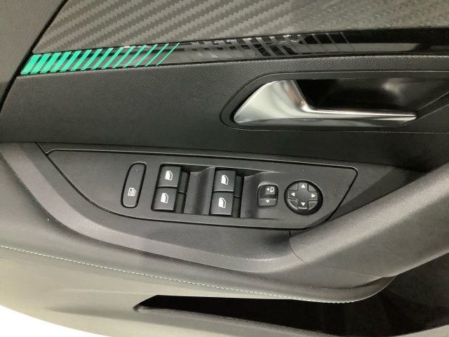 PEUGEOT 2008 usata, con Sensori di parcheggio posteriori