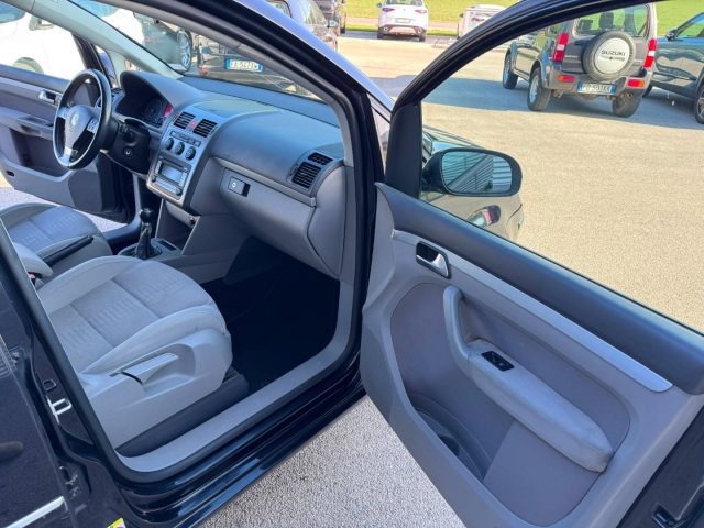 VOLKSWAGEN Touran usata, con Specchietti laterali elettrici