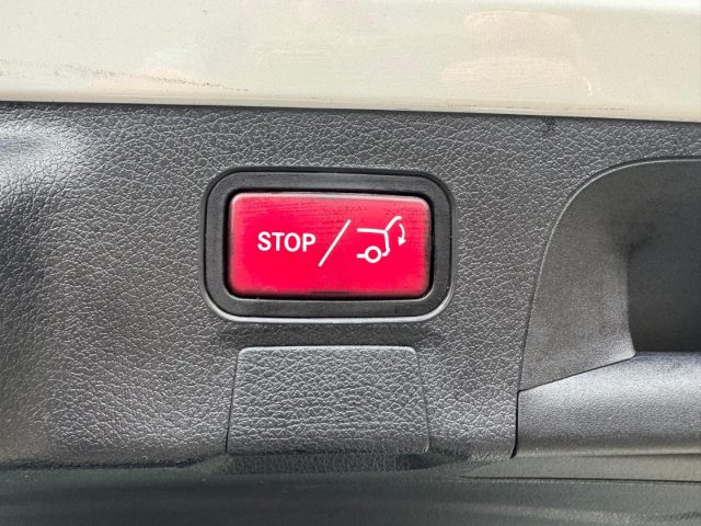 MERCEDES-BENZ CLA 180 usata, con USB