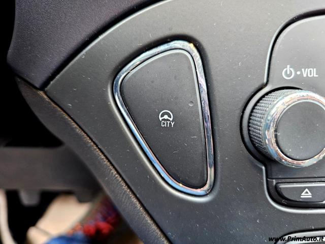 OPEL Corsa usata, con Touch screen