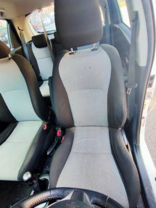 TOYOTA Yaris usata, con Volante multifunzione