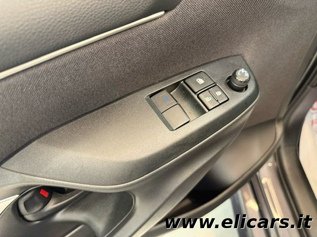 TOYOTA Yaris usata, con Autoradio digitale