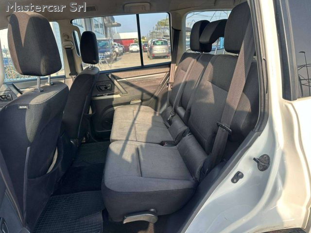 MITSUBISHI Pajero usata, con Park Distance Control