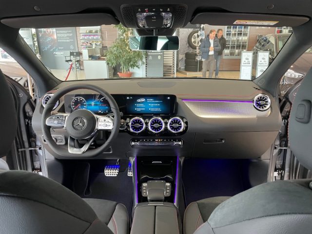MERCEDES-BENZ EQA usata, con Climatizzatore
