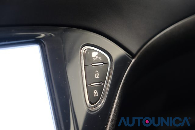 OPEL Corsa usata, con Sensori di parcheggio posteriori