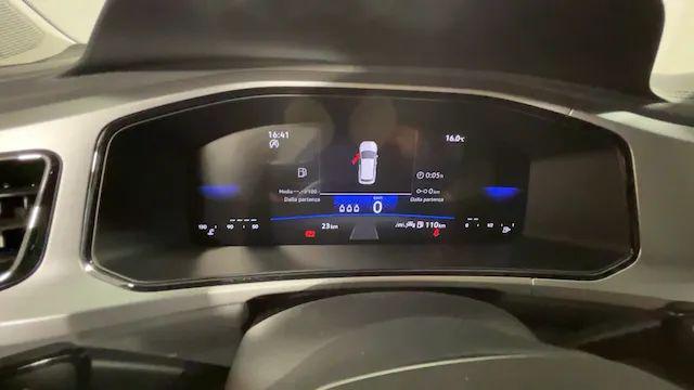 VOLKSWAGEN T-Roc usata, con Autoradio