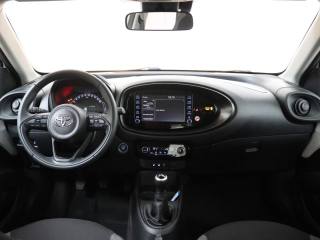 TOYOTA Aygo X usata, con USB
