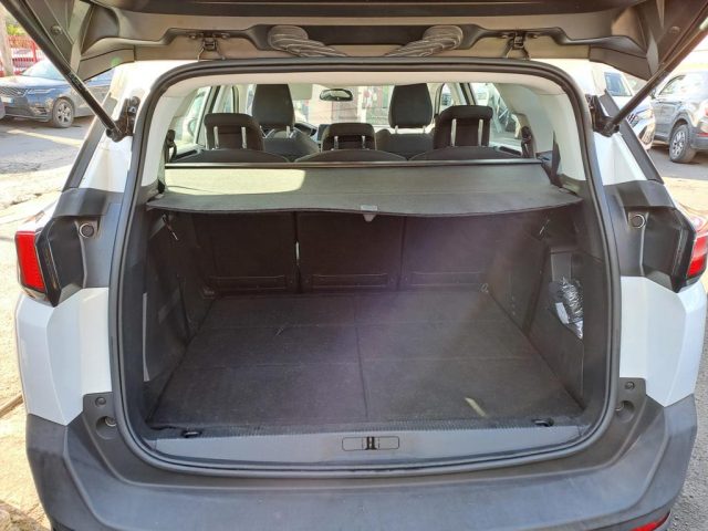 PEUGEOT 5008 usata, con Bluetooth