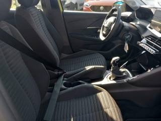 PEUGEOT 208 usata, con Sensori di parcheggio posteriori