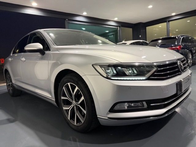 VOLKSWAGEN Passat usata, con Airbag laterali