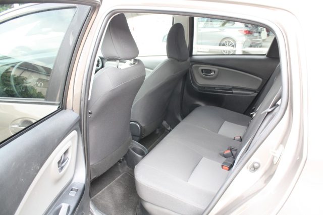 TOYOTA Yaris usata 14
