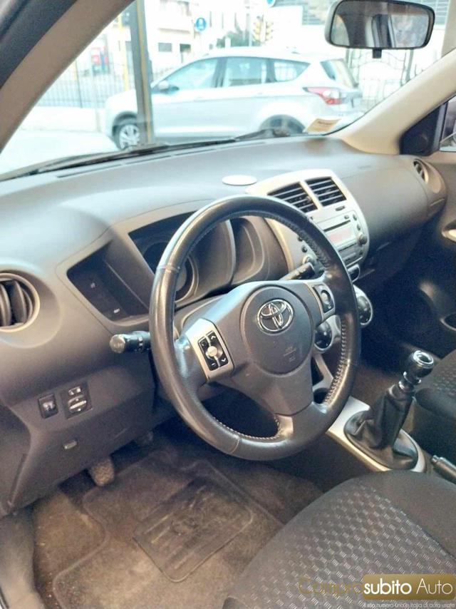 TOYOTA Urban Cruiser usata, con Sedile posteriore sdoppiato