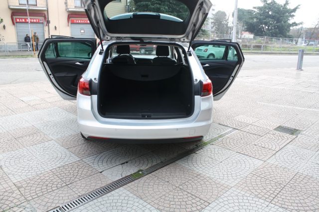 OPEL Astra usata, con Sensori di parcheggio posteriori